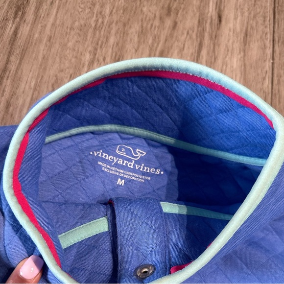 Vineyard Vines button up - Medium NWOT - Picture 3 of 4